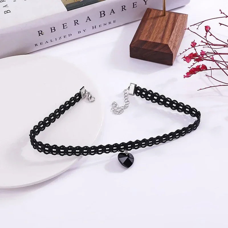 Girocollo in Velluto Nero con Perla – Collana Corta Vintage per Donna