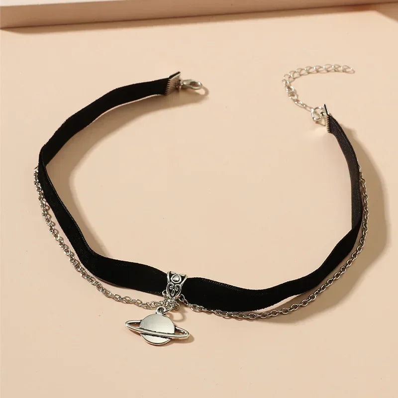 Girocollo in Velluto Nero con Perla – Collana Corta Vintage per Donna