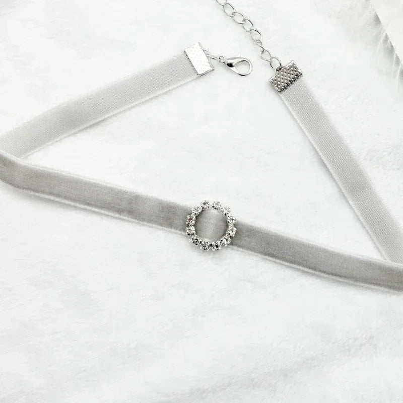 Girocollo in Velluto Nero con Perla – Collana Corta Vintage per Donna