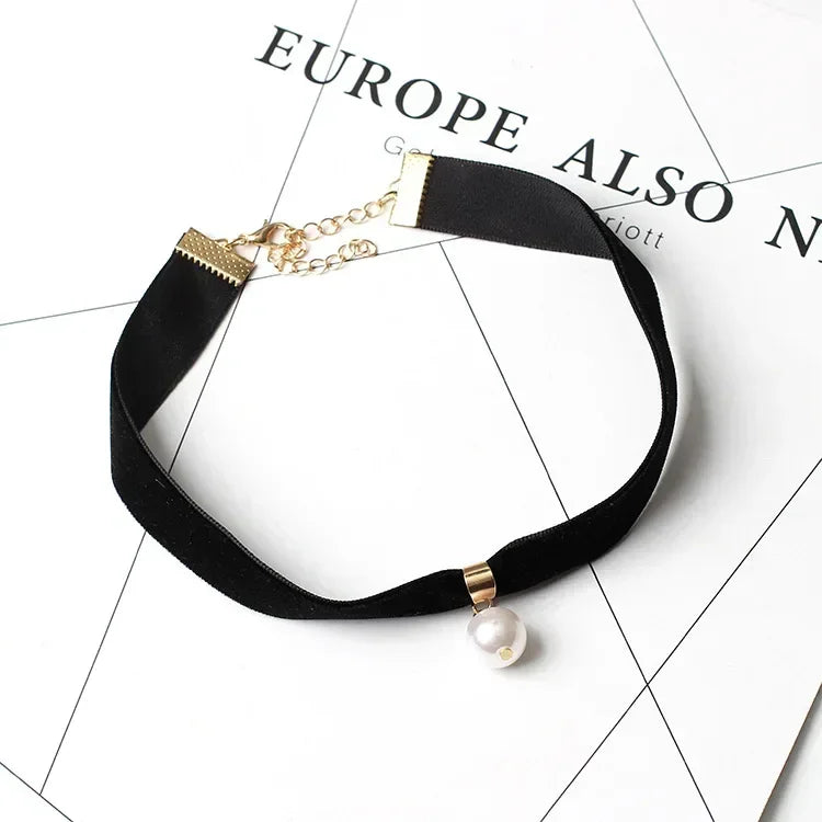 Girocollo in Velluto Nero con Perla – Collana Corta Vintage per Donna