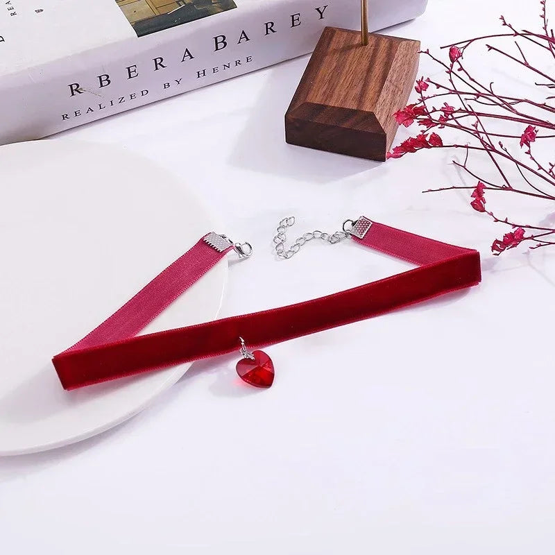 Girocollo in Velluto Nero con Perla – Collana Corta Vintage per Donna