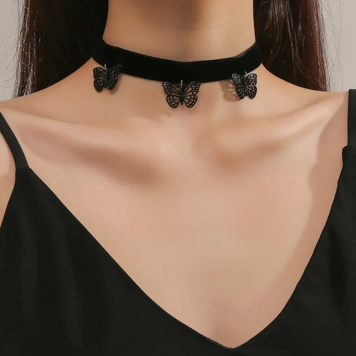 Girocollo in Velluto Nero con Perla – Collana Corta Vintage per Donna